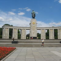 Soviet WWII Memorial Tiergarten Berlin3.JPG