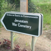 CWGC WWI Jérusalem Cemetery at Chouain.JPG